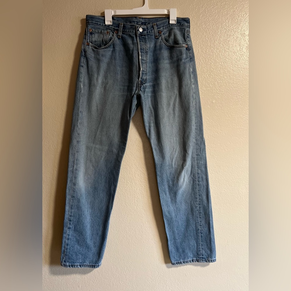 Levi's 501 Jeans Men's Size 36x32 Medium Wash Blue Denim Button Fly Mid Rise